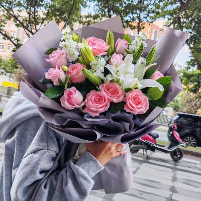 河池11朵戴安娜粉玫瑰百合，与你一起追逐梦想